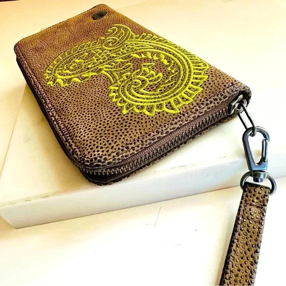 NWOT Haiku Embroidered Floral Large Zip Around Wallet - Picture 2 of 7